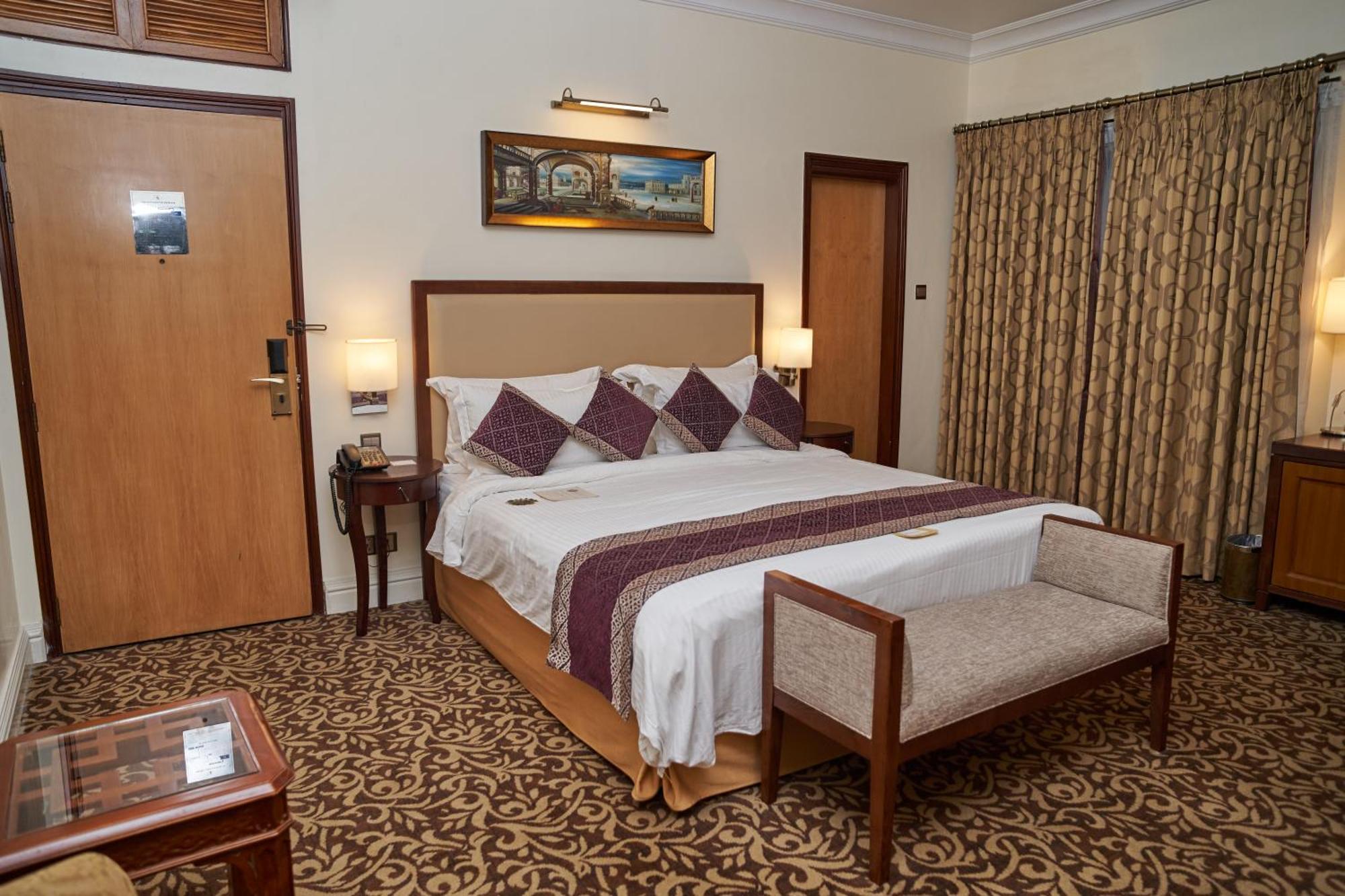 Royal Park Residence Hotel Dhaka Exterior photo