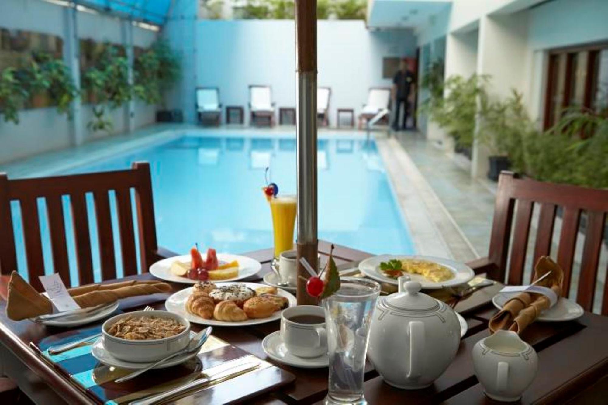 Royal Park Residence Hotel Dhaka Exterior photo